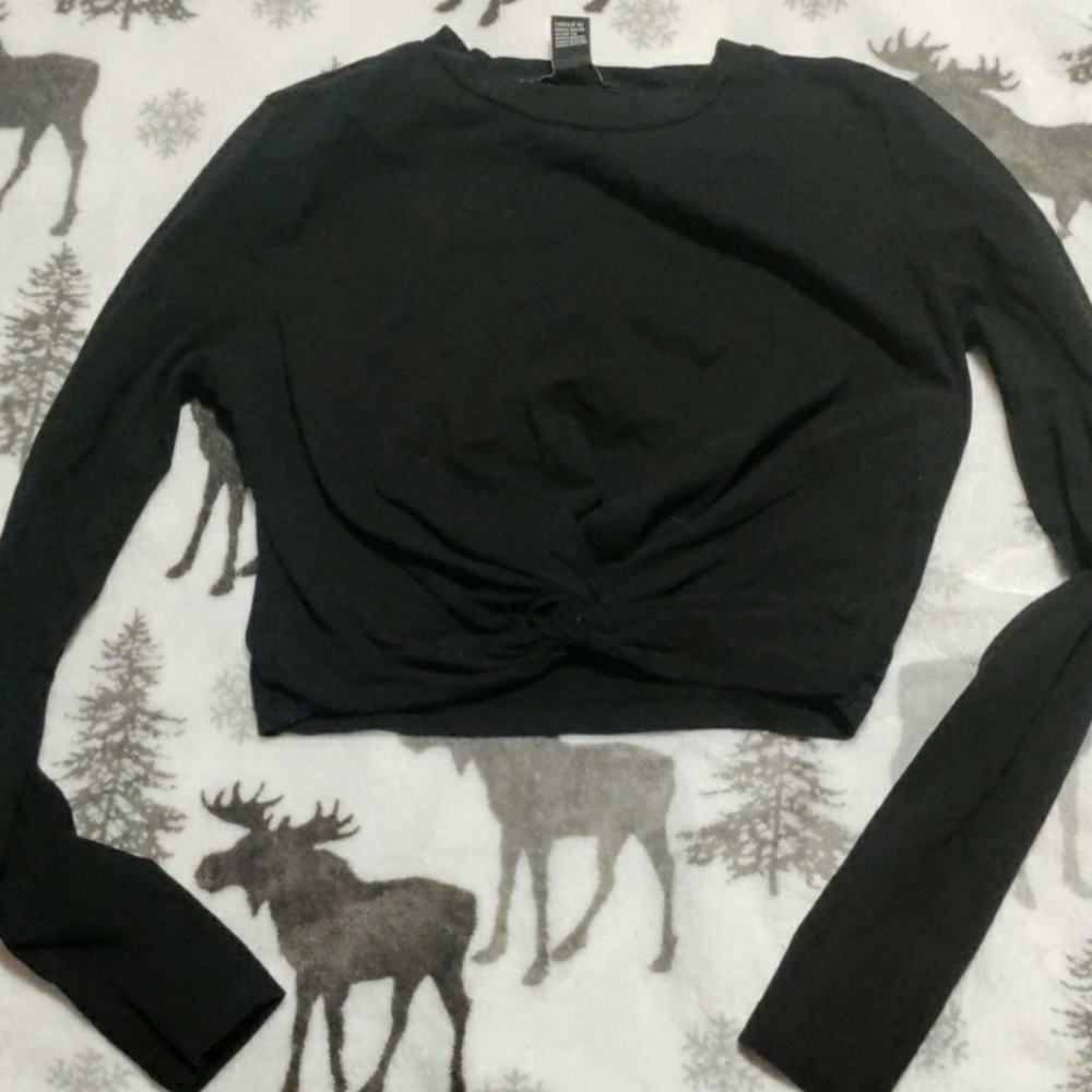 Forever 21 Black Long Sleeve Cropped Top